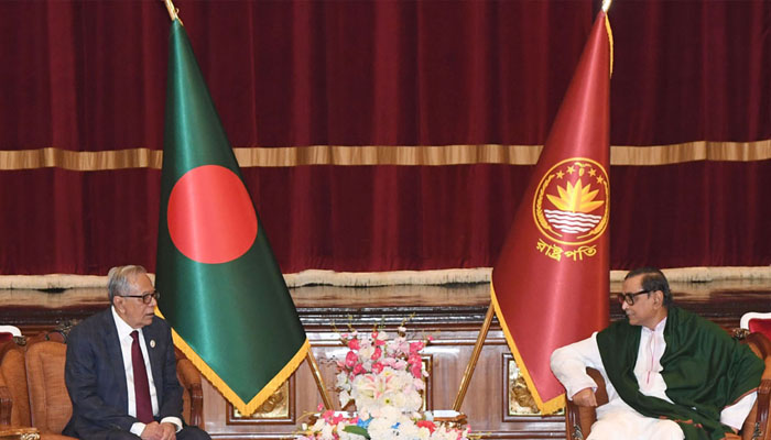 ফটো ক্যাপশন তিন